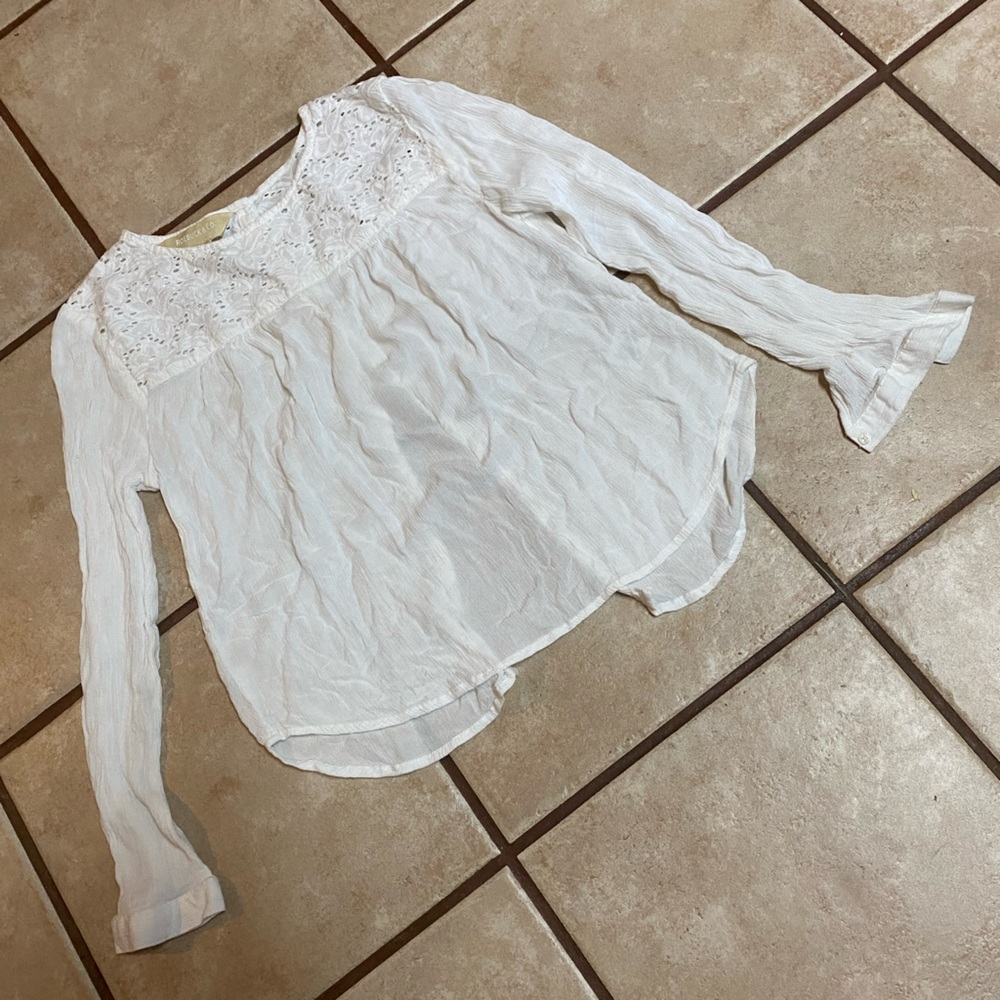 (A92)Vintage Women's White Lace Detail Top Button Back Size M by Roebuck & Co